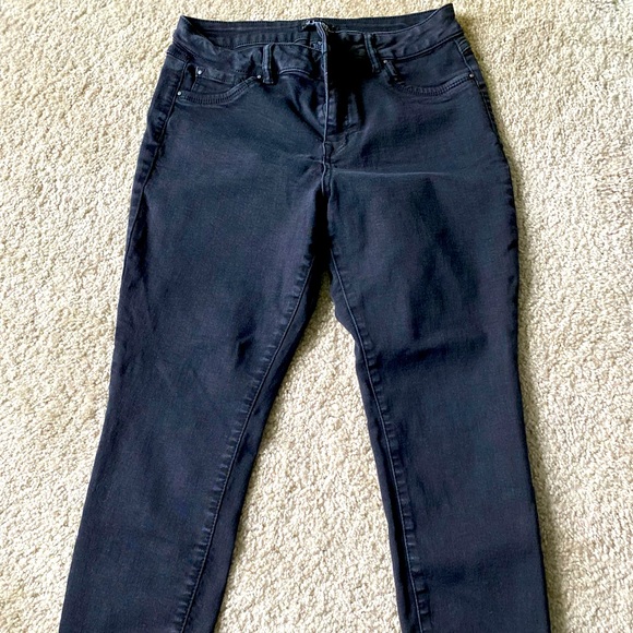 NWOT! Black cropped Jeans - Picture 1 of 2